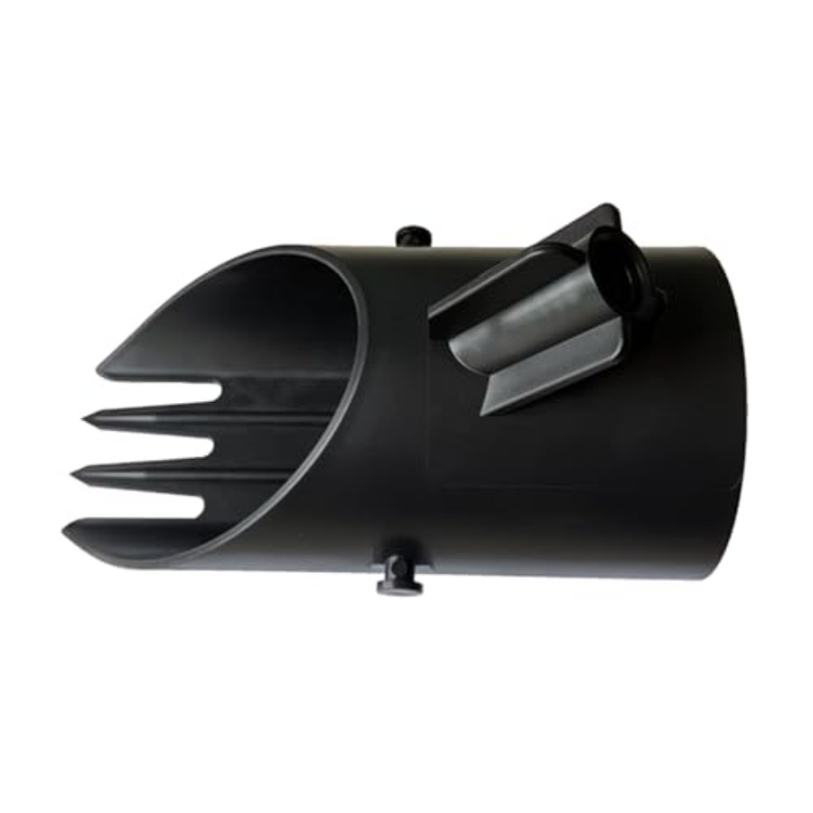 Travel Accessories You Need - Ramasse-crottes pour chien qui utilise des