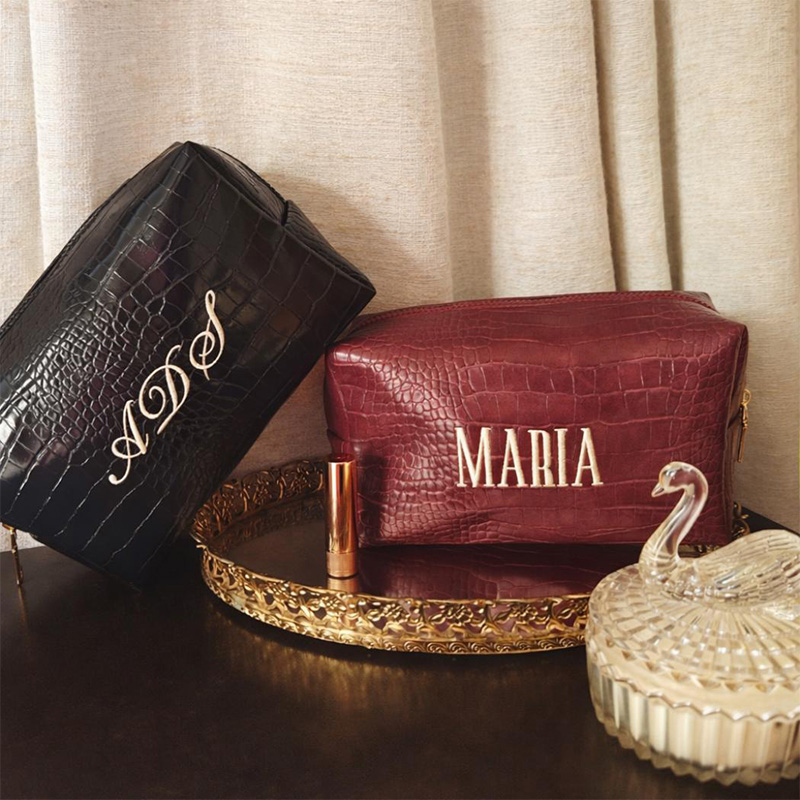 Travel Accessories Ideas - Pochette de maquillage brodée en croco,